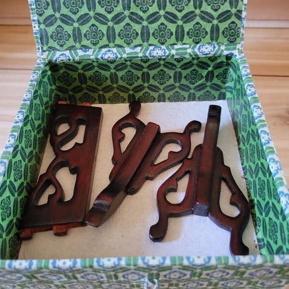 Antique embroidered silk Koi fish with stand. - Picture 4 of 7